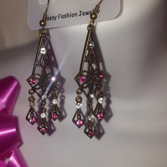 New Majestic teardrop rhinestone classy design earrings - Picture 5 of 12